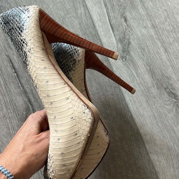 Stuart Weitzman snake skin pattern high heels - Picture 3 of 6